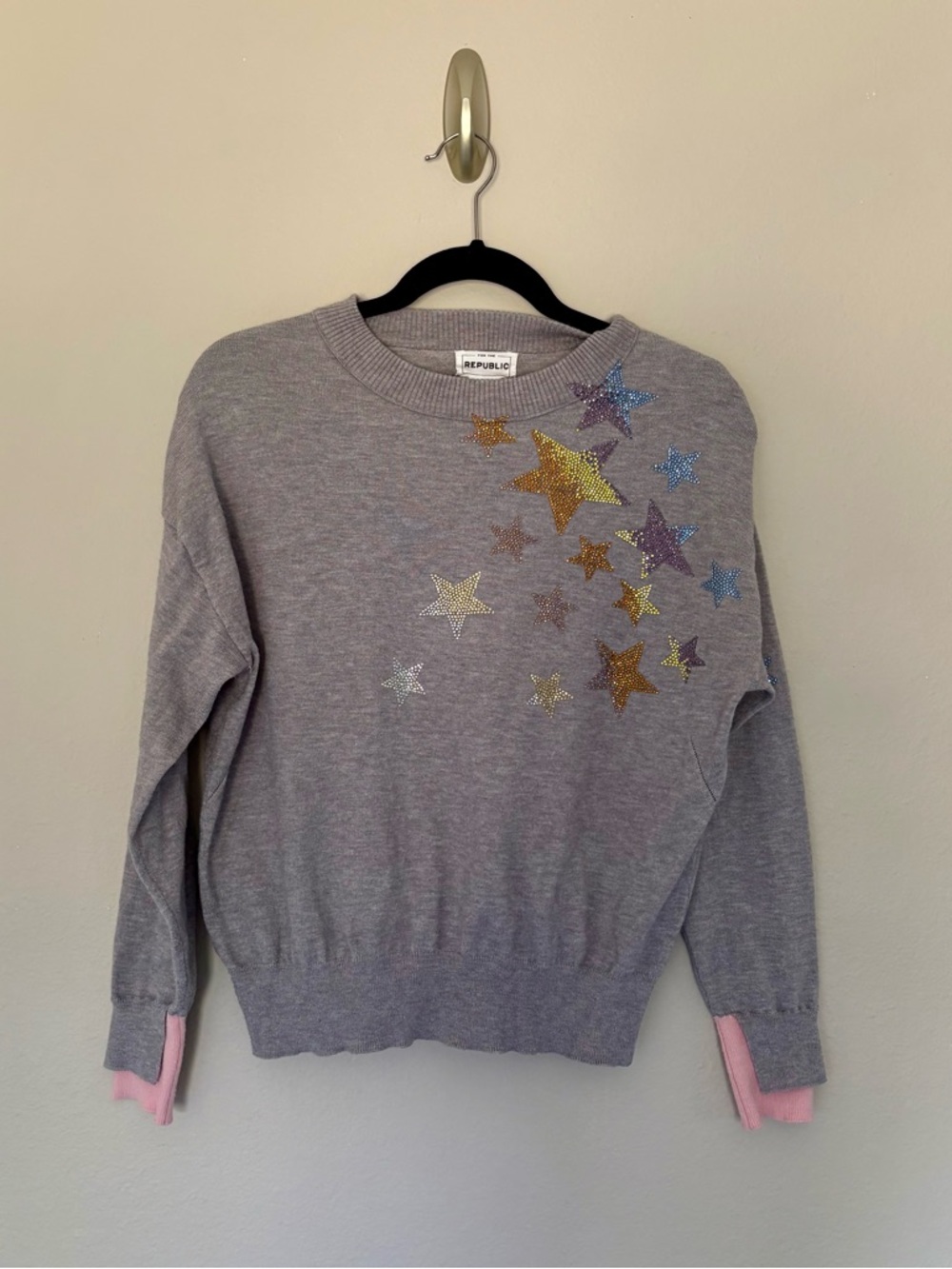 For The Republic Gray Embellished Rhinestone Stars Cozy Knit Pink Cuff:  Women S